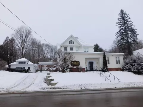 61 Main St, Dexter, ME 04930