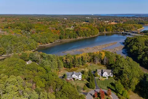 15 Maple St, Falmouth, ME 04105