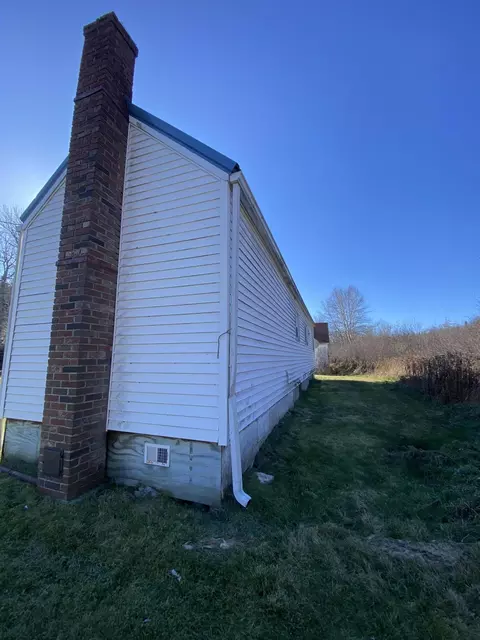 11 Kennebec Rd, Machiasport, ME 04655
