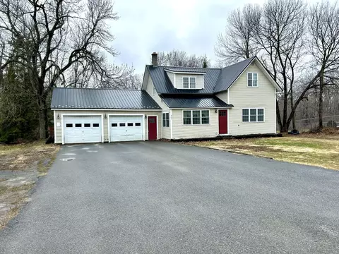 205 Elm St, Newport, ME 04953