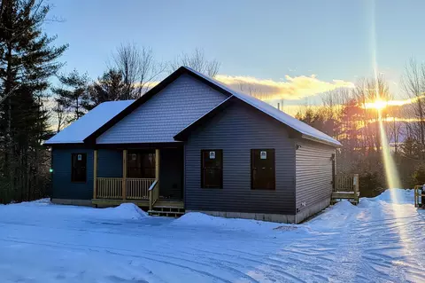 31 Powhatan Rd, Otisfield, ME 04270