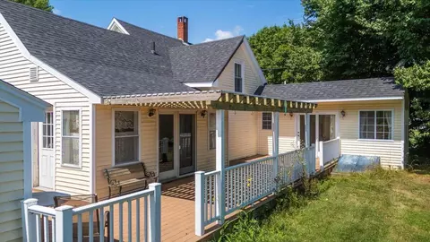 80 Holmes St, Rockland, ME 04841