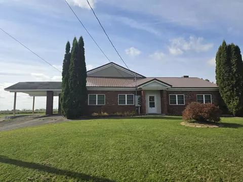 116 W Gate Rd, Caribou, ME 04736