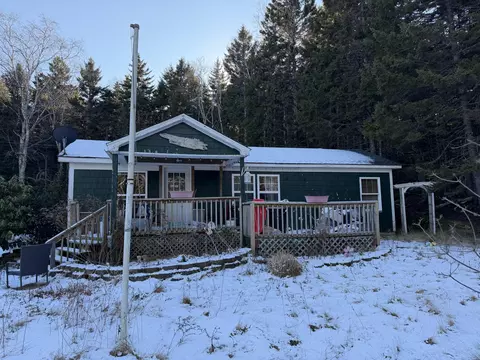 17 E Side, Deer Isle, ME 04627