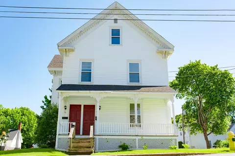 68 Masonic St, Rockland, ME 04841