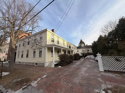 124 Pleasant St #B, Portland, ME 04101