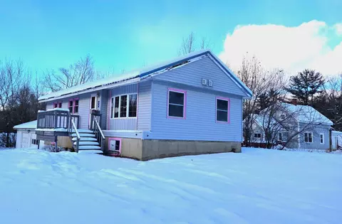 26 Garfield St, Calais, ME 04619