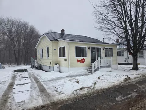 90 Bates St, Millinocket, ME 04462