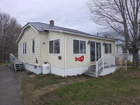 90 Bates St, Millinocket, ME 04462