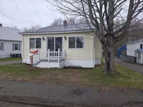 90 Bates St, Millinocket, ME 04462
