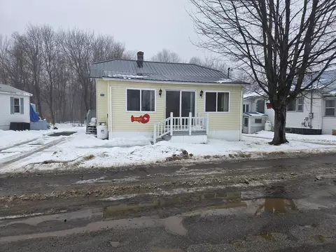 90 Bates St, Millinocket, ME 04462