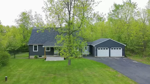 38 Tarybelu Ln, China, ME 04358