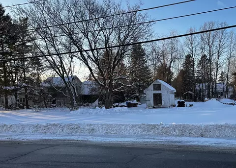 74 Exchange St, Presque Isle, ME 04769