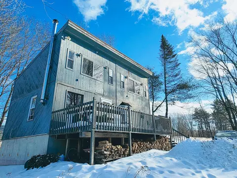 3 Martin Ln, Bethel, ME 04217