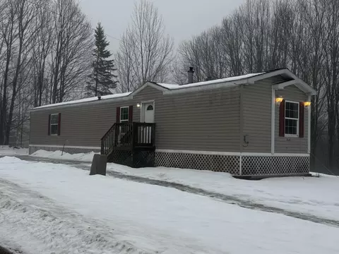 11 Castle Rd, Harmony, ME 04942