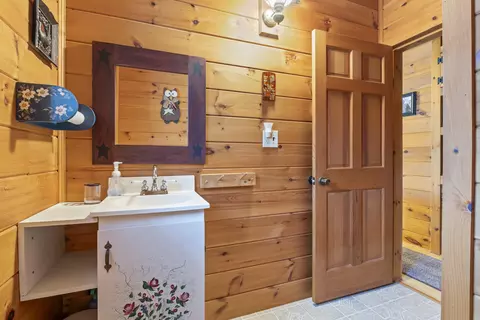 Bath - 25 Old Bingham Rd, Solon, ME 04979 photo 2 of 4