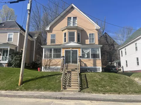 61 Washington St, Rumford, ME 04276
