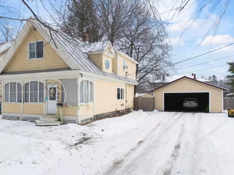 88 Pine St, Madison, ME 04950