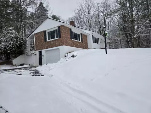 238 Middle St, Farmington, ME 04938