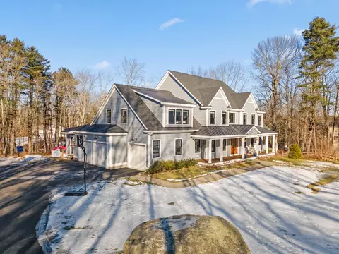 7 Freedom Dr, Falmouth, ME 04105