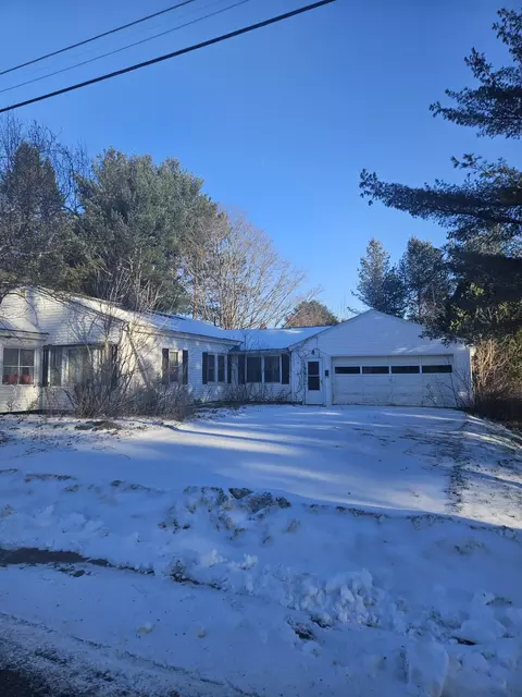51 Brunswick Ave, Fort Fairfield, ME 04742