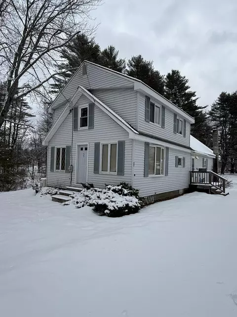 37 Pleasant St, Milo, ME 04463