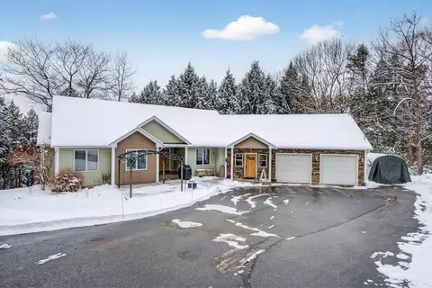 77 Holmes Rd, Winthrop, ME 04364