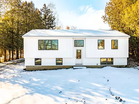 162 Waldo Ave, Belfast, ME 04915