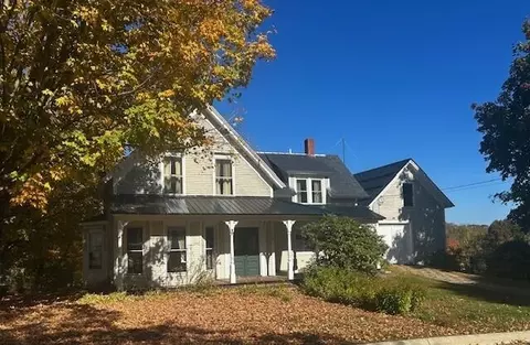 92 Pleasant St, Dover Foxcroft, ME 04426