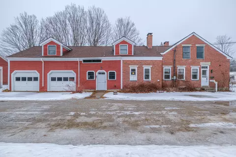 51 Oxford St, Paris, ME 04281