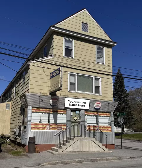 40 Ticonic St, Waterville, ME 04901