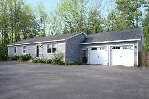 15 Monroe Dr, Naples, ME 04055