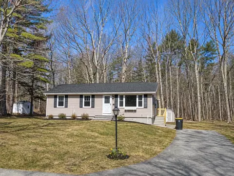 6 Castle Ter, Scarborough, ME 04074
