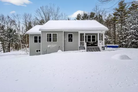 1525 Roosevelt Trl, Raymond, ME 04071