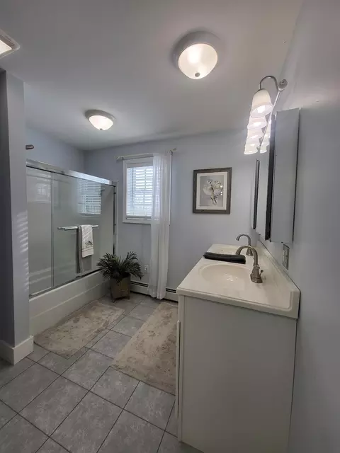 Bath - 1882 North Rd, Cornish, ME 04020 photo 1 of 6