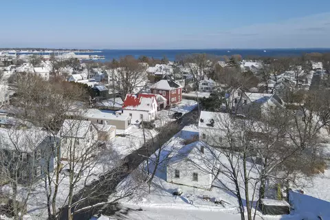 10 Halls Ln, Rockland, ME 04841