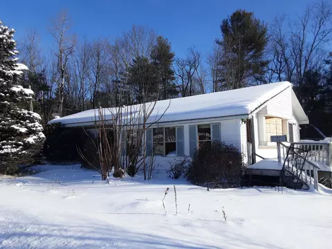 61 Hewett Rd, Somerville, ME 04348