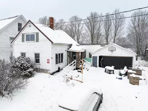 34 Center St, Kenduskeag, ME 04450