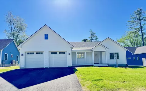 23 Forest Glen Ln, Topsham, ME 04086