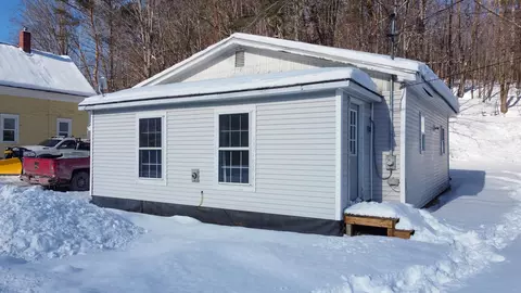 44 Murray St, Bingham, ME 04920