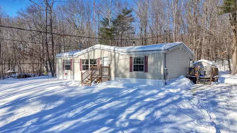38 Hume Ln, Gardiner, ME 04345