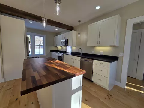 476 Winthrop Center Rd, Winthrop, ME 04364