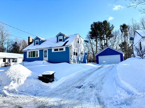 22 Colony Pl, Millinocket, ME 04462