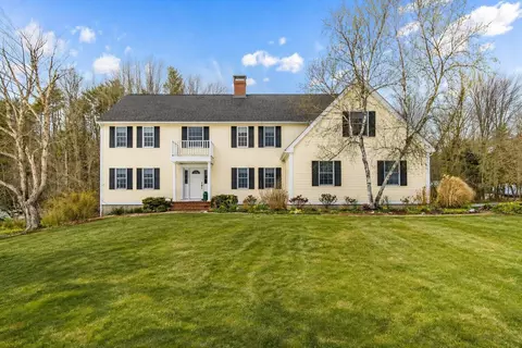 51 Old Field Rd, Yarmouth, ME 04096