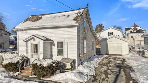 59 Thatcher St, Bangor, ME 04401