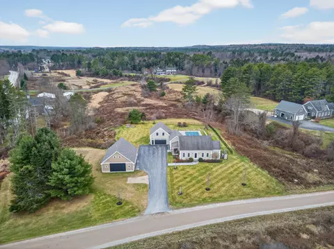 10 Stockholm Dr, Cumberland, ME 04021
