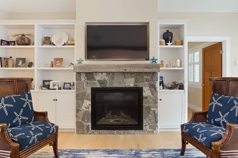 Living - 67 Cherry Ln, Ogunquit, ME 03907 photo 2 of 3