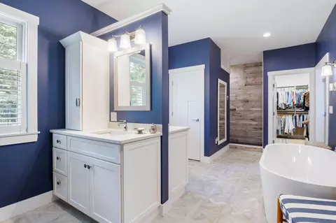 Bath - 67 Cherry Ln, Ogunquit, ME 03907 photo 2 of 9