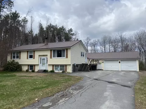 41 Crescent St, Skowhegan, ME 04976