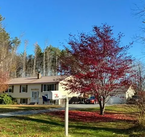 41 Crescent St, Skowhegan, ME 04976